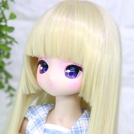 DOLLCE Hime Cut wig in Honey Blonde