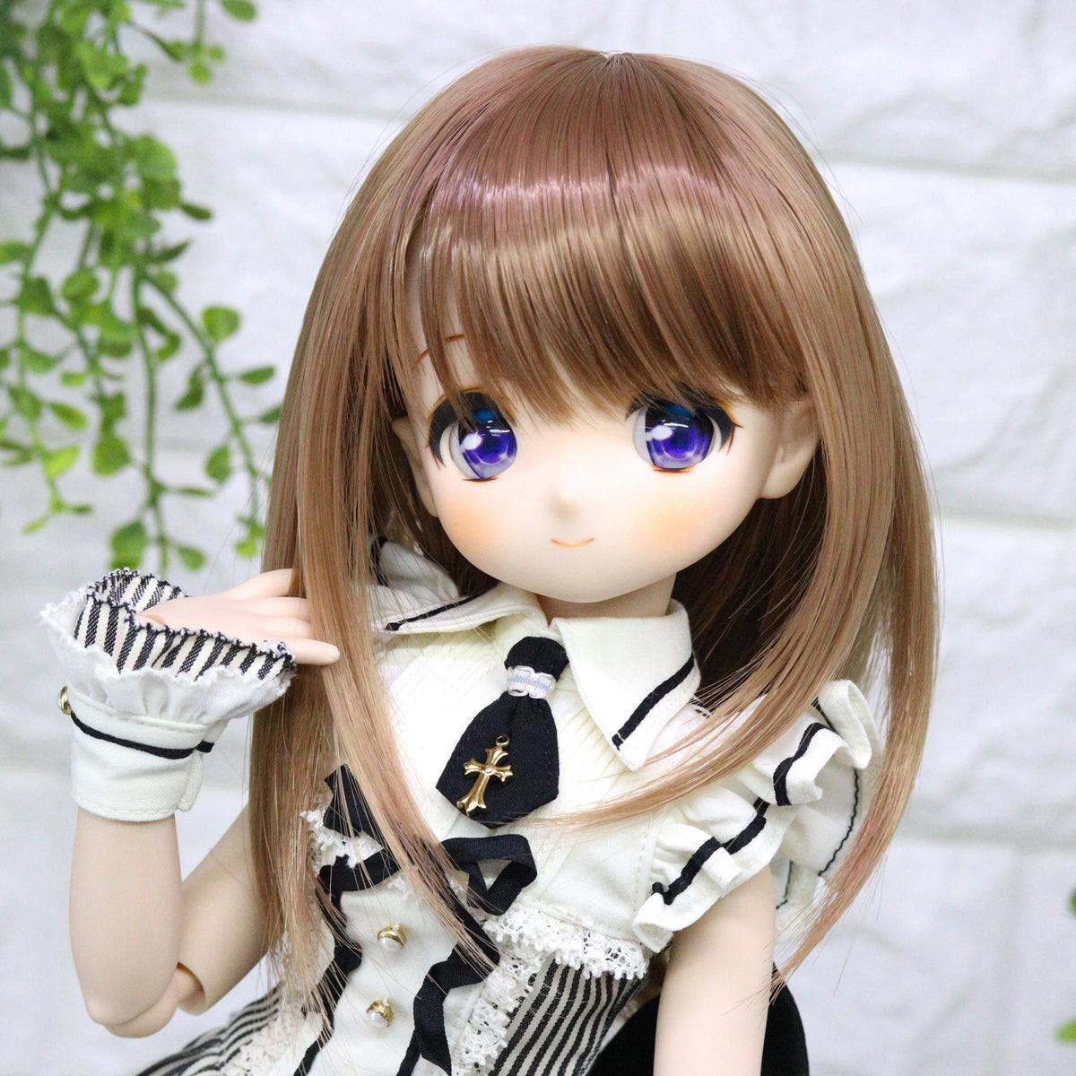 DOLLCE Semi Long wig in Warm Beige