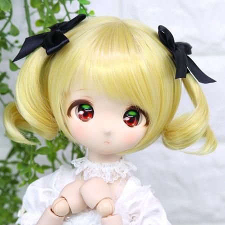 DOLLCE Strawberry Curl wig in Amber Brown