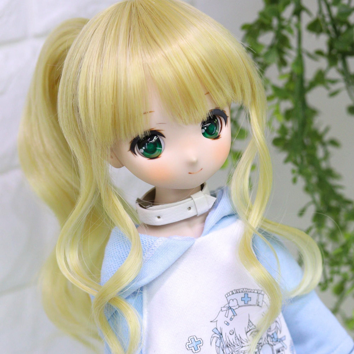 DOLLCE Side Pony wig in Amber Brown