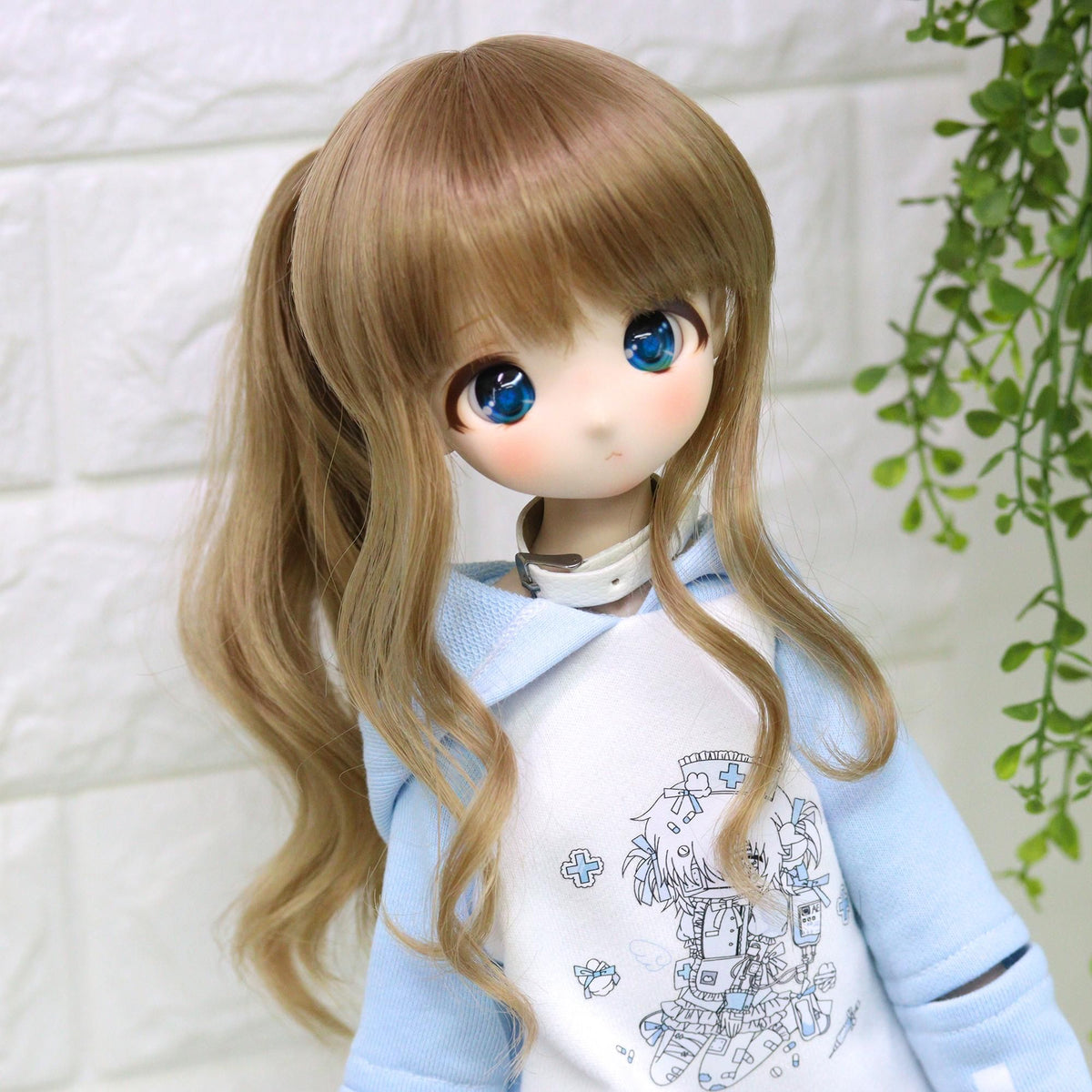 DOLLCE Side Pony wig in Warm Beige