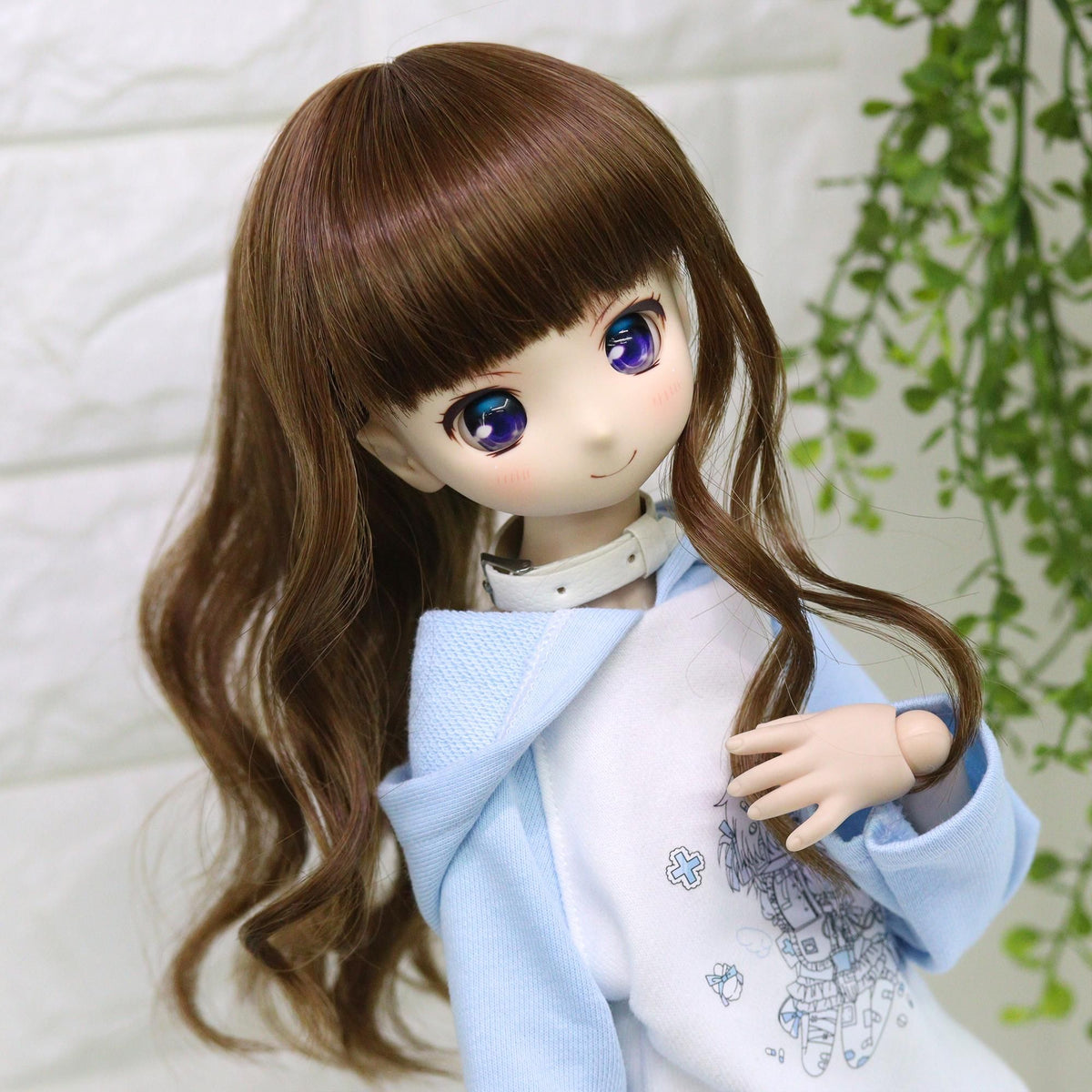 DOLLCE Side Pony wig in Warm Brown