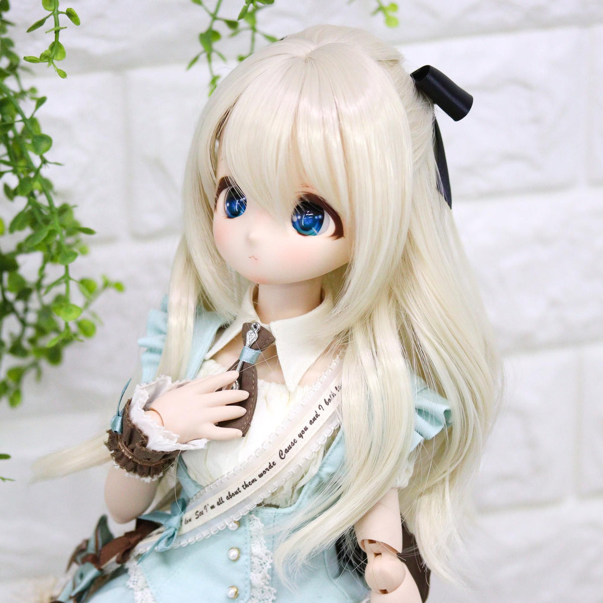 DOLLCE Half Up wig in Silk Grey