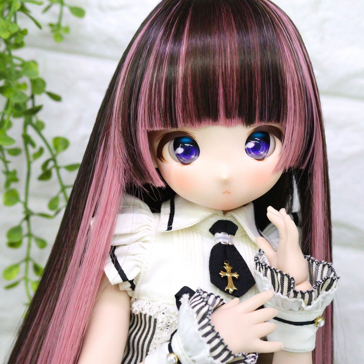DOLLCE Lily Veil wig in Dark Brown × Pale Plum Pink