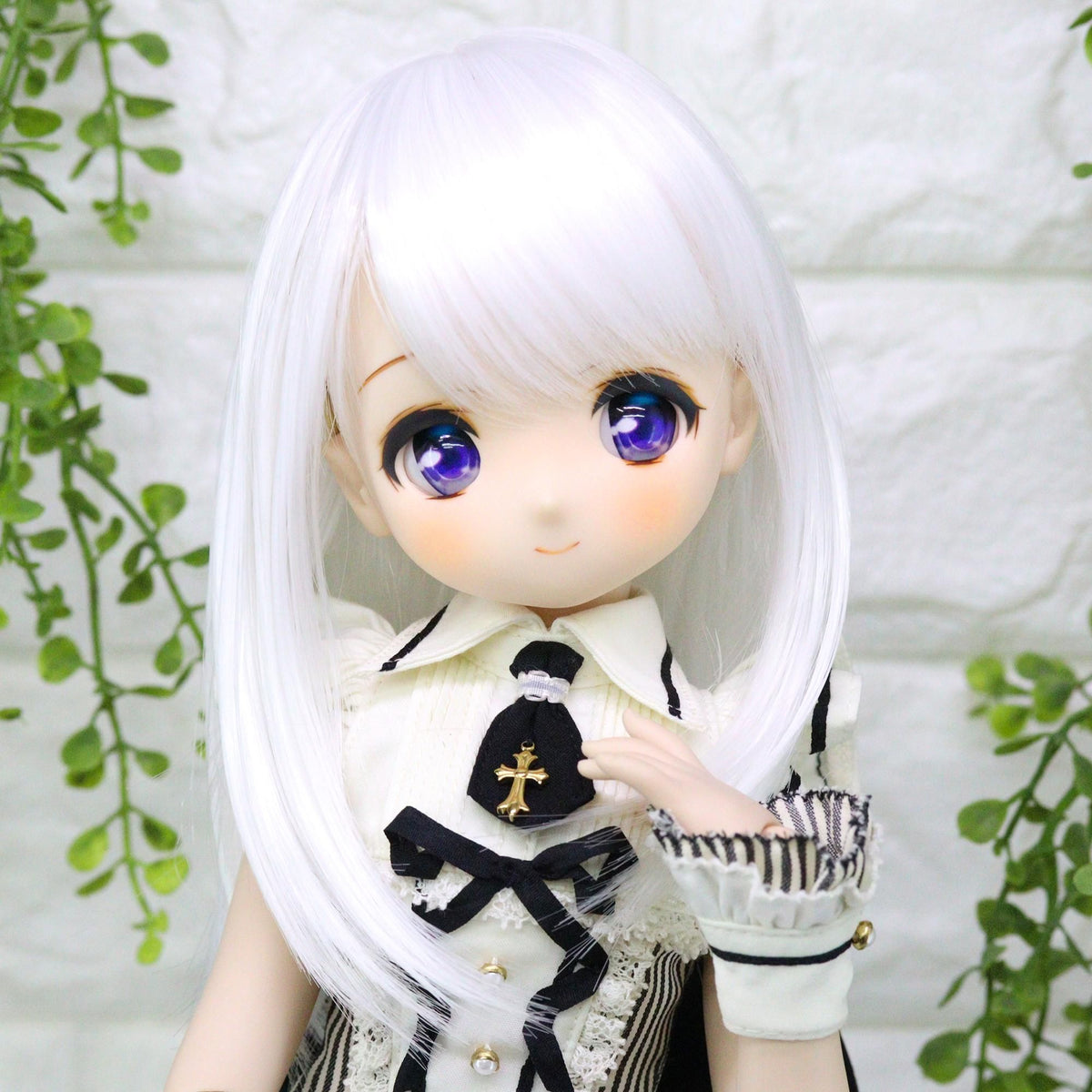 DOLLCE Semi Long wig in Silk White