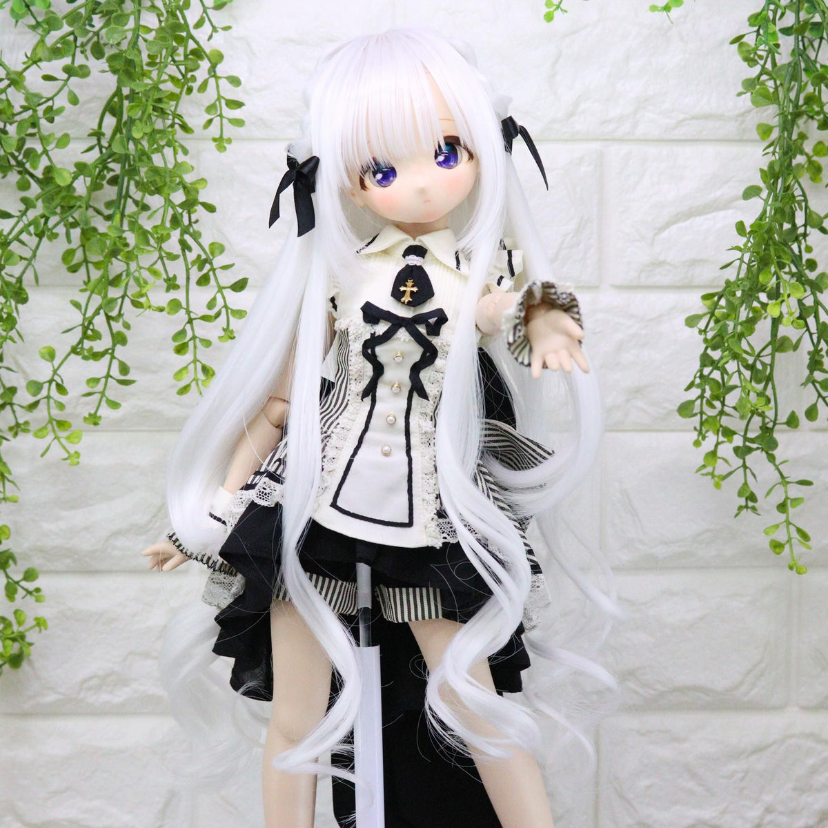 DOLLCE Moon Cherier wig in Silk White