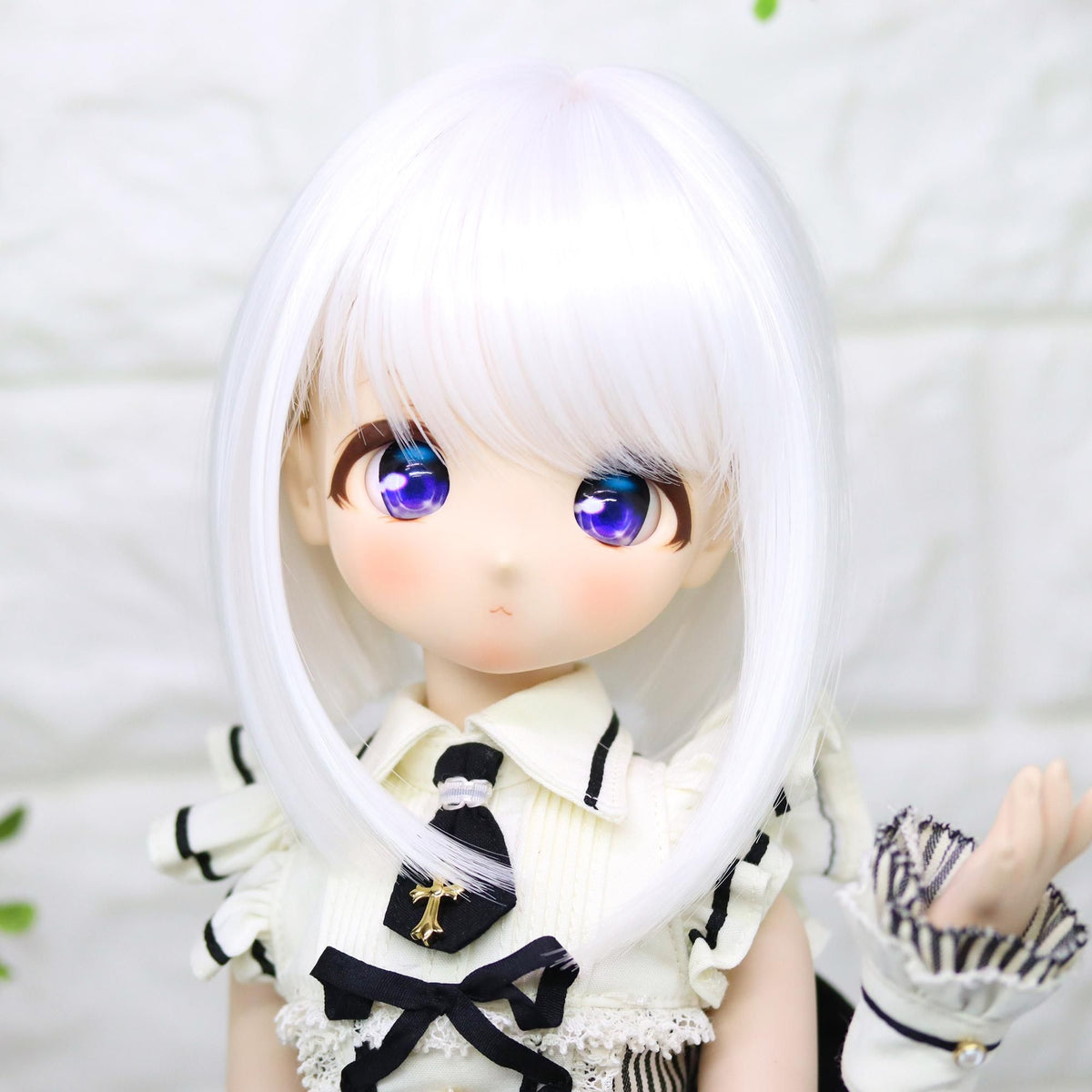 DOLLCE Maesagari Bob wig in Silk White