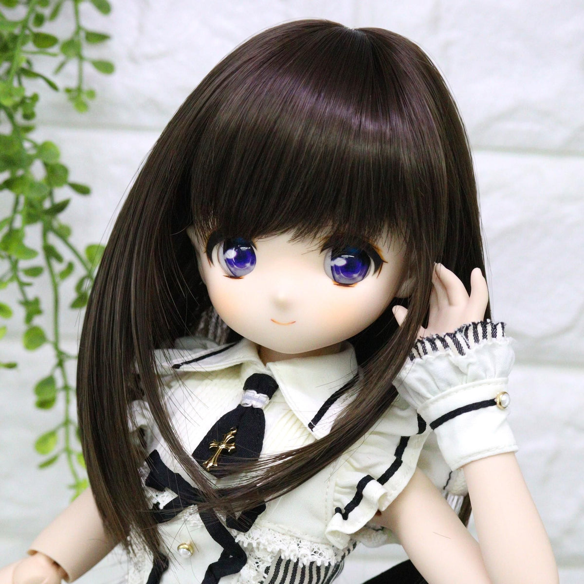 DOLLCE Semi Long wig in Dark Brown